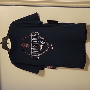 NWT: NIKE Patriots short sleeve t-shirt
